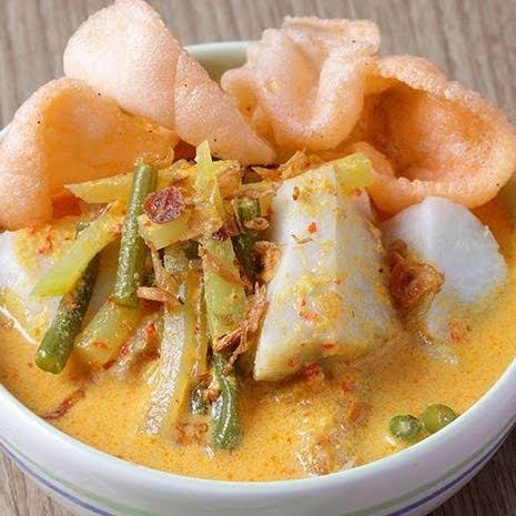 Wisata Kuliner Malam Lontong Mbah Sani